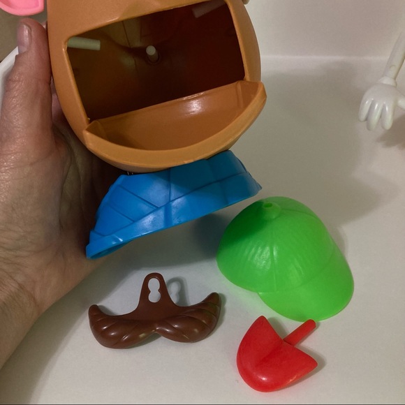 Mr. & Mrs. Potato Head - Picture 3 of 6